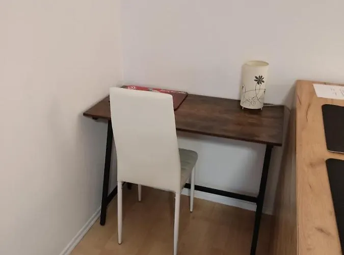 Gallery Metro Natolin شقة